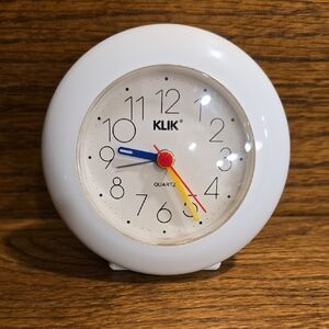 Klik Round White Quartz 1980s Vintage Table Clock With Glow In Dark Hands
